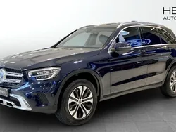 Mörkblå (blue) Begagnad 2022 Mercedes GLC300e Kombi | 399 900 kr (Superpris)