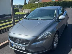 Grå Begagnad 2016 Volvo V40 Momentum Kombi | 132 000 kr (Bra pris)