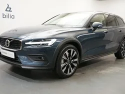 Mörkblå Begagnad 2024 Volvo V60 CC Plus Kombi | 479 900 kr (Marknadspris)