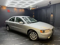 Ljusgrå Begagnad 2004 Volvo S60 Kinetic Sedan | 59 900 kr (Dyr)
