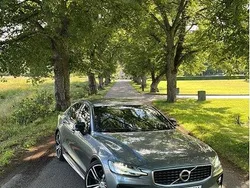 Grå Begagnad 2019 Volvo S60 R-Design Sedan | 295 000 kr (Marknadspris)