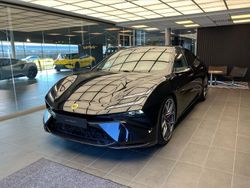 Svart (black) Ny 2024 Lotus Emeya Halvkombi | 1 694 000 kr