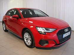 Röd (tangoröd metallic) Begagnad 2022 Audi A3 Sportback Proline Halvkombi | 269 000 kr (Marknadspris)