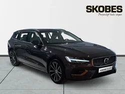 Grå Ny 2025 Volvo V60 Plus Kombi | 529 900 kr (Marknadspris)