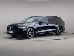 Svart (black stone (solid)) Begagnad 2022 Volvo V60 Plus Kombi | 389 000 kr (Marknadspris)