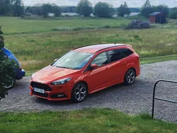 Röd Begagnad 2016 Ford Focus ST Kombi | 170 000 kr (Marknadspris)