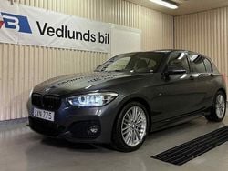 Grå Begagnad 2018 BMW 118 Shadowline Halvkombi | 174 900 kr (Marknadspris)