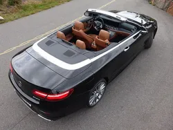 Svart (svartmetallic) Begagnad 2017 Mercedes E350 AMG line Cab | 495 000 kr (Dyr)