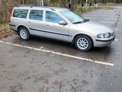 Brun Begagnad 2001 Volvo V70 Business Edition Kombi | 15 000 kr (Marknadspris)