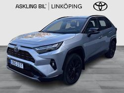 Grå Begagnad 2022 Toyota RAV4 Hybrid Style SUV | 379 000 kr (Marknadspris)