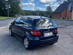 Mörkblå Begagnad 2005 Mercedes B150 Minibuss | 34 500 kr