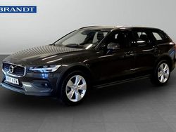 Grå Begagnad 2023 Volvo V60 CC Core Kombi | 364 900 kr (Marknadspris)