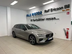 Grå Begagnad 2022 Volvo V60 R-Design Kombi | 439 500 kr (Bra pris)