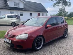 Röd Begagnad 2009 VW Golf Halvkombi | 23 000 kr (Marknadspris)