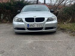 Grå Begagnad 2005 BMW 325 Comfort Edition Sedan | 35 000 kr (Superpris)