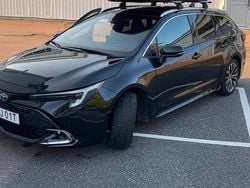 Svart Begagnad 2023 Toyota Corolla Plus Kombi | 274 900 kr (Superpris)