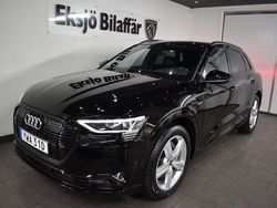 Svart Begagnad 2022 Audi e-tron Proline SUV | 389 500 kr (Bra pris)