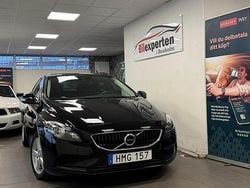Svart Begagnad 2017 Volvo V40 Kinetic Halvkombi | 149 900 kr (Marknadspris)