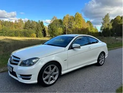 Vit Begagnad 2012 Mercedes C180 AMG Sportkupé | 129 000 kr (Lite dyr)