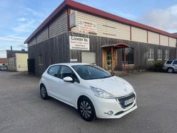 Vit Begagnad 2014 Peugeot 208 Halvkombi | 65 000 kr (Marknadspris)