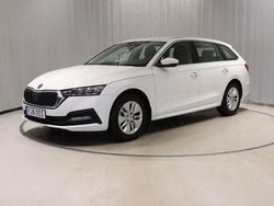 Vit Begagnad 2023 Skoda Octavia G-TEC Kombi | 264 900 kr (Marknadspris)