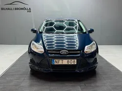 Blå Begagnad 2013 Ford Focus Trend Kombi | 39 900 kr (Marknadspris)