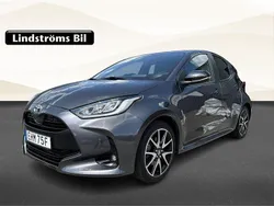 Mörkgrå Begagnad 2022 Toyota Yaris Hybrid Style Halvkombi | 229 000 kr (Marknadspris)