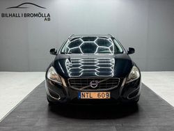 Svart Begagnad 2011 Volvo V60 Momentum Kombi | 79 900 kr (Marknadspris)