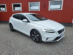 Vit Begagnad 2019 Volvo V40 R-Design Kombi | 200 000 kr (Marknadspris)