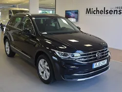 Svart Begagnad 2023 VW Tiguan Elegance SUV | 399 900 kr (Marknadspris)
