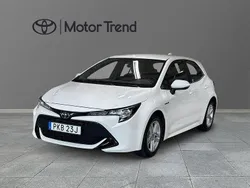 Vit Begagnad 2020 Toyota Corolla Hybrid Active Halvkombi | 205 000 kr (Marknadspris)