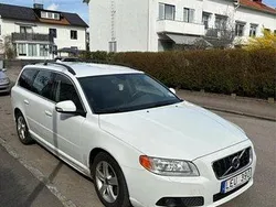 Vit Begagnad 2011 Volvo V70 Momentum Kombi | 52 000 kr (Marknadspris)