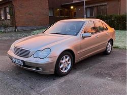 Begagnad 2002 Mercedes C200 Sedan | 29 900 kr