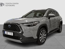 Grå Begagnad 2023 Toyota Corolla Cross SUV | 369 900 kr (Marknadspris)