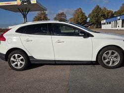Vit Begagnad 2017 Volvo V40 CC Kombi | 165 100 kr (Marknadspris)