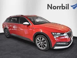 Röd (velvet red metallic) Begagnad 2020 Skoda Superb Kombi | 289 900 kr (Marknadspris)