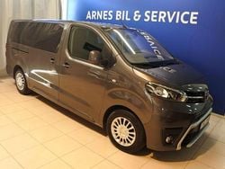 Mörkgrå (grå) Begagnad 2022 Toyota Proace Verso Kombi | 299 900 kr (Marknadspris)