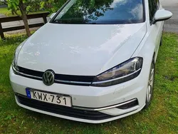 Vit Begagnad 2018 VW Golf VII Halvkombi | 110 000 kr (Marknadspris)