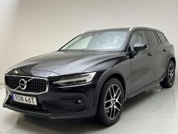 Svart Begagnad 2020 Volvo V60 CC SE Kombi | 284 000 kr (Bra pris)