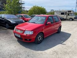 Röd Begagnad 2001 VW Polo Comfortline Halvkombi | 16 500 kr (Superpris)