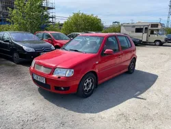 Röd Begagnad 2001 VW Polo Comfortline Halvkombi | 16 500 kr (Marknadspris)