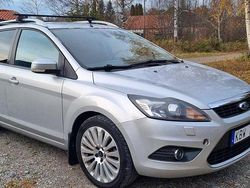 Grå Begagnad 2010 Ford Focus Titanium Kombi | 23 500 kr (Marknadspris)