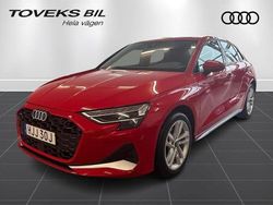 Röd (progressivröd metallic) Begagnad 2025 Audi A3 Sportback Advanced Plus Halvkombi | 319 000 kr (Lite dyr)