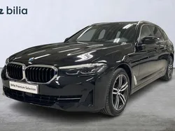 Svart Begagnad 2023 BMW 520 Kombi | 484 900 kr (Marknadspris)