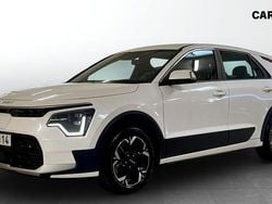 Vit (white) Begagnad 2024 Kia e-Niro SUV | 344 900 kr (Marknadspris)