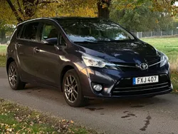 Blå Begagnad 2015 Toyota Verso Edition Minibuss | 149 900 kr (Marknadspris)