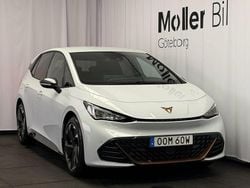 Vit (glacial white metallic) Begagnad 2025 Cupra Born Halvkombi | 319 900 kr (Marknadspris)