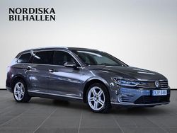 Mörkgrå Begagnad 2016 VW Passat GTE Kombi | 149 795 kr (Marknadspris)