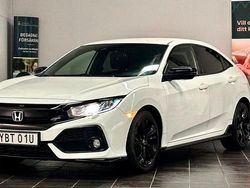 Vit Begagnad 2018 Honda Civic Dynamic Halvkombi | 162 900 kr (Marknadspris)