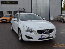 Vit Begagnad 2011 Volvo V60 Momentum Kombi | 89 900 kr (Bra pris)